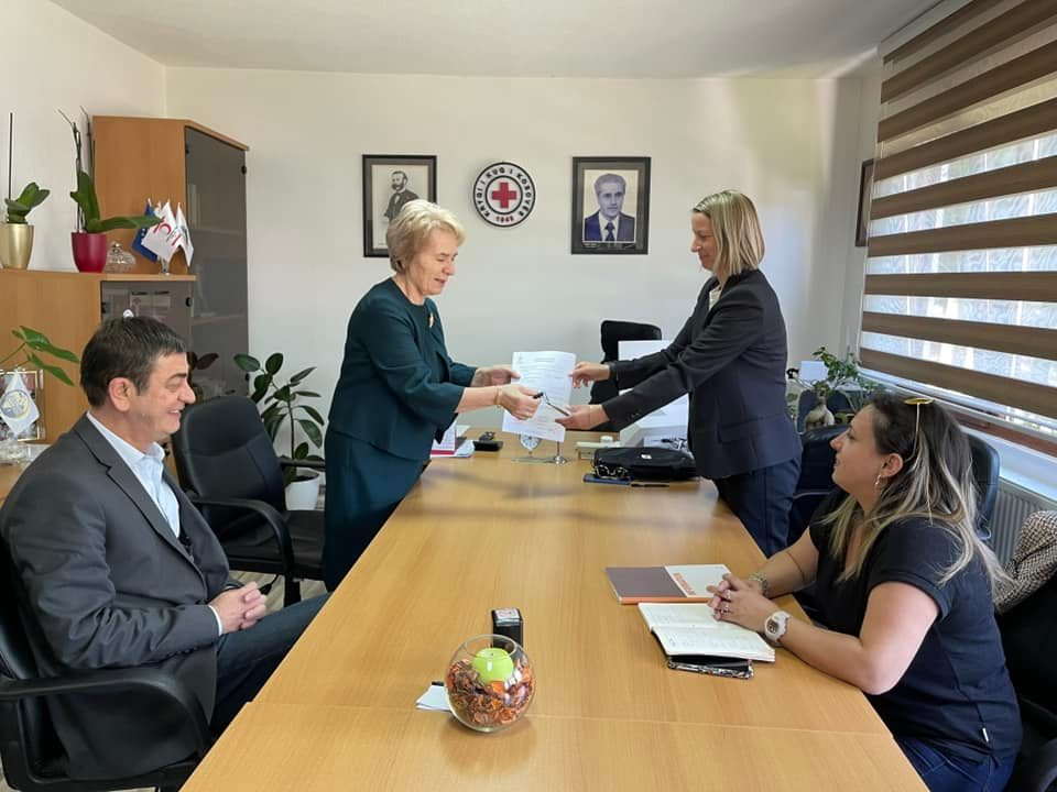 Read more about the article Komiteti Ndërkombëtar i Kryqit të Kuq – Misioni në Prishtinë, ka dhuruar një automjet për Kryqin e Kuq të Kosovës