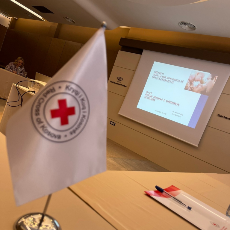 Kryqi i Kuq i Kosovës mbanë takim informues me Profesionistët Shëndetësor