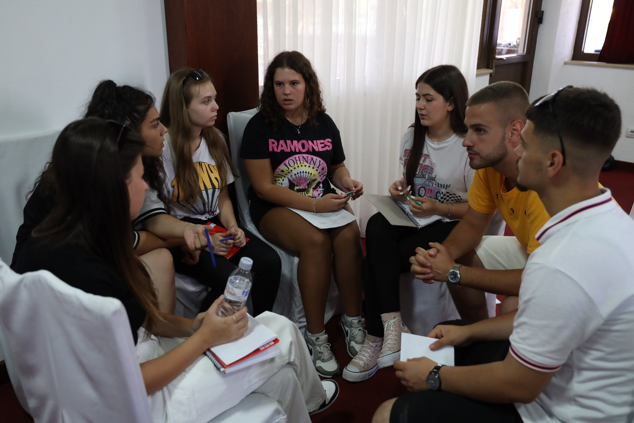 Read more about the article Rreth 30 vullnetar u trajnuan për “Udhëheqës të rinisë”, në grupin e tretë, nga Kryqi i Kuq i Kosovës