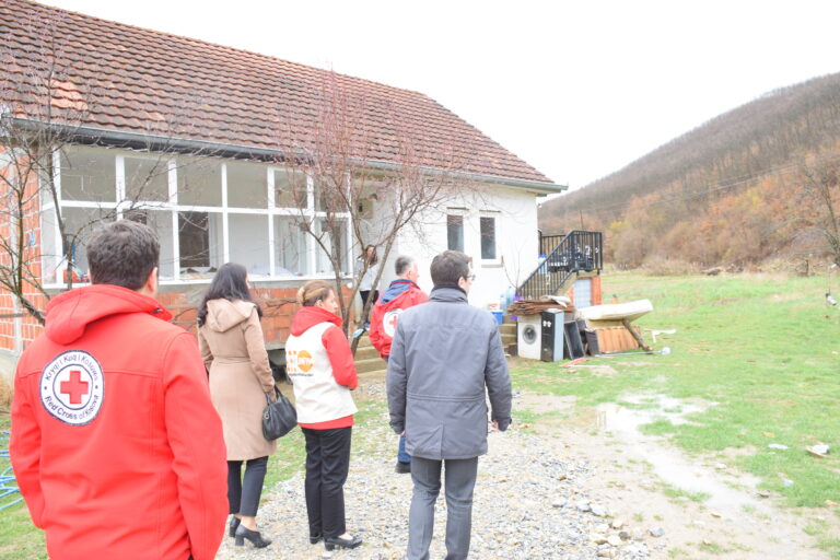 Kryqi i Kuq i Kosovës vazhdon të mbështes familjet e prekura nga vërshimet e janarit 2023